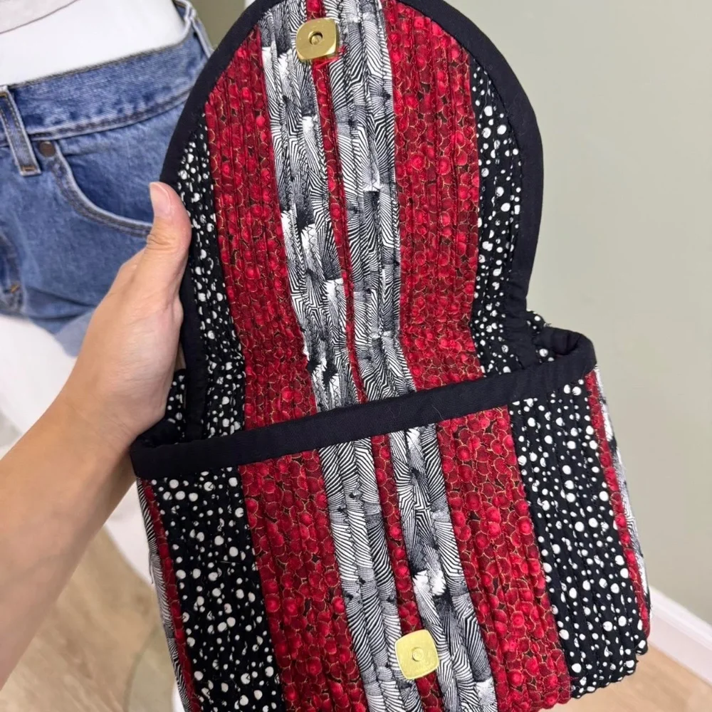 🌸 Vintage Japanese-Style Quilted Patchwork Shoulder Bag – Red, Black‎ & White